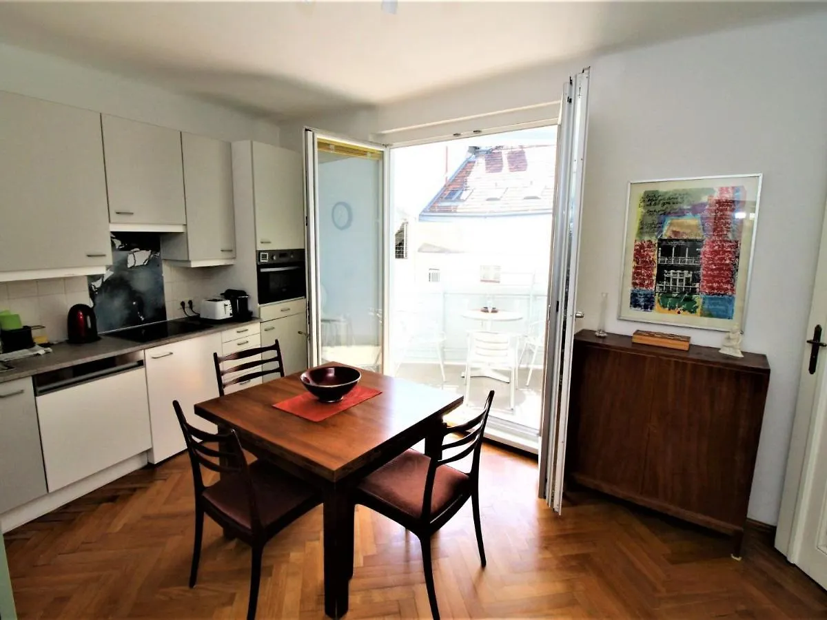 Apartment Opera By Interhome Vienne