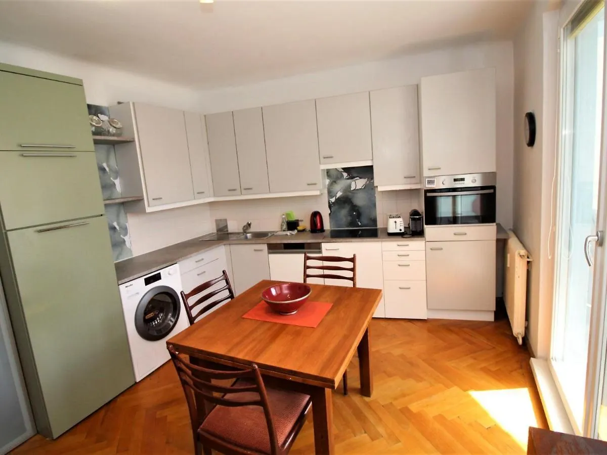 Apartment Opera By Interhome فيينا 0*,
